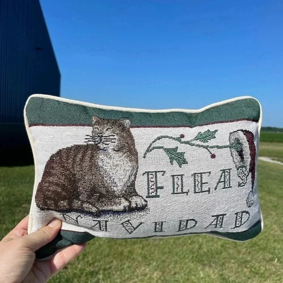 Fleas Navidad Tapestry Throw Pillow Cat Lover Cats Feline Kitty Cats Christmas - Picture 1 of 4